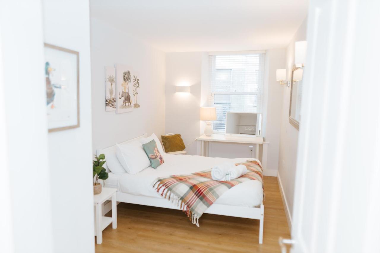 Luxury Modern 3 Bedroom Apartment In City Centre 에든버러 외부 사진