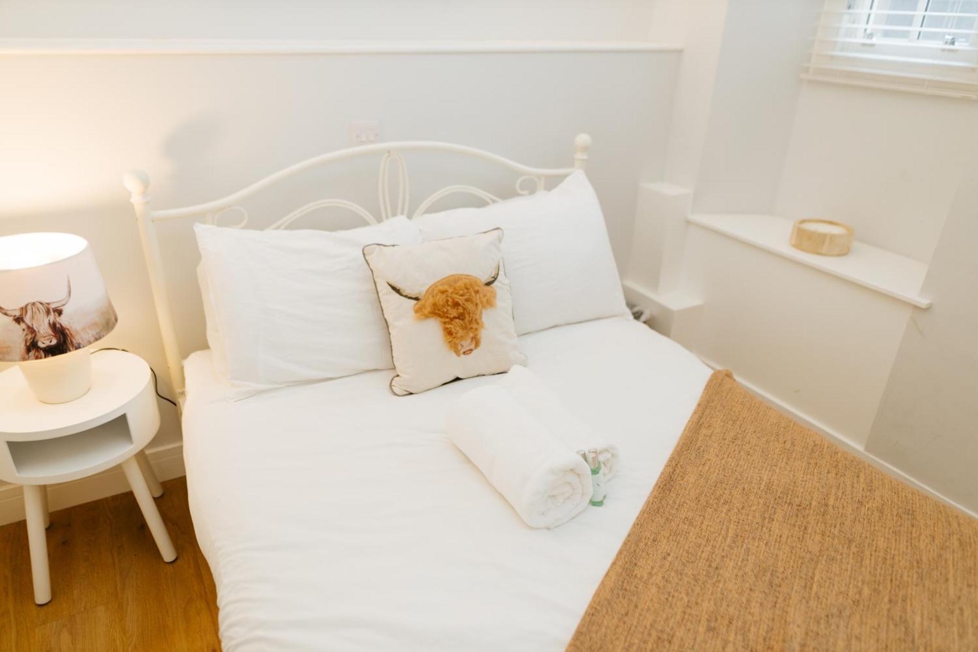 Luxury Modern 3 Bedroom Apartment In City Centre 에든버러 외부 사진