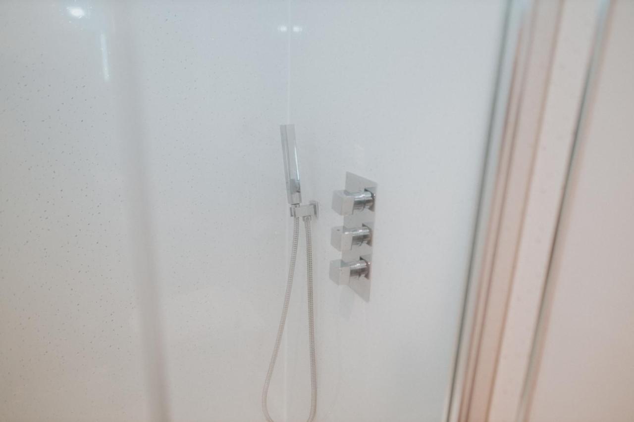 Luxury Modern 3 Bedroom Apartment In City Centre 에든버러 외부 사진