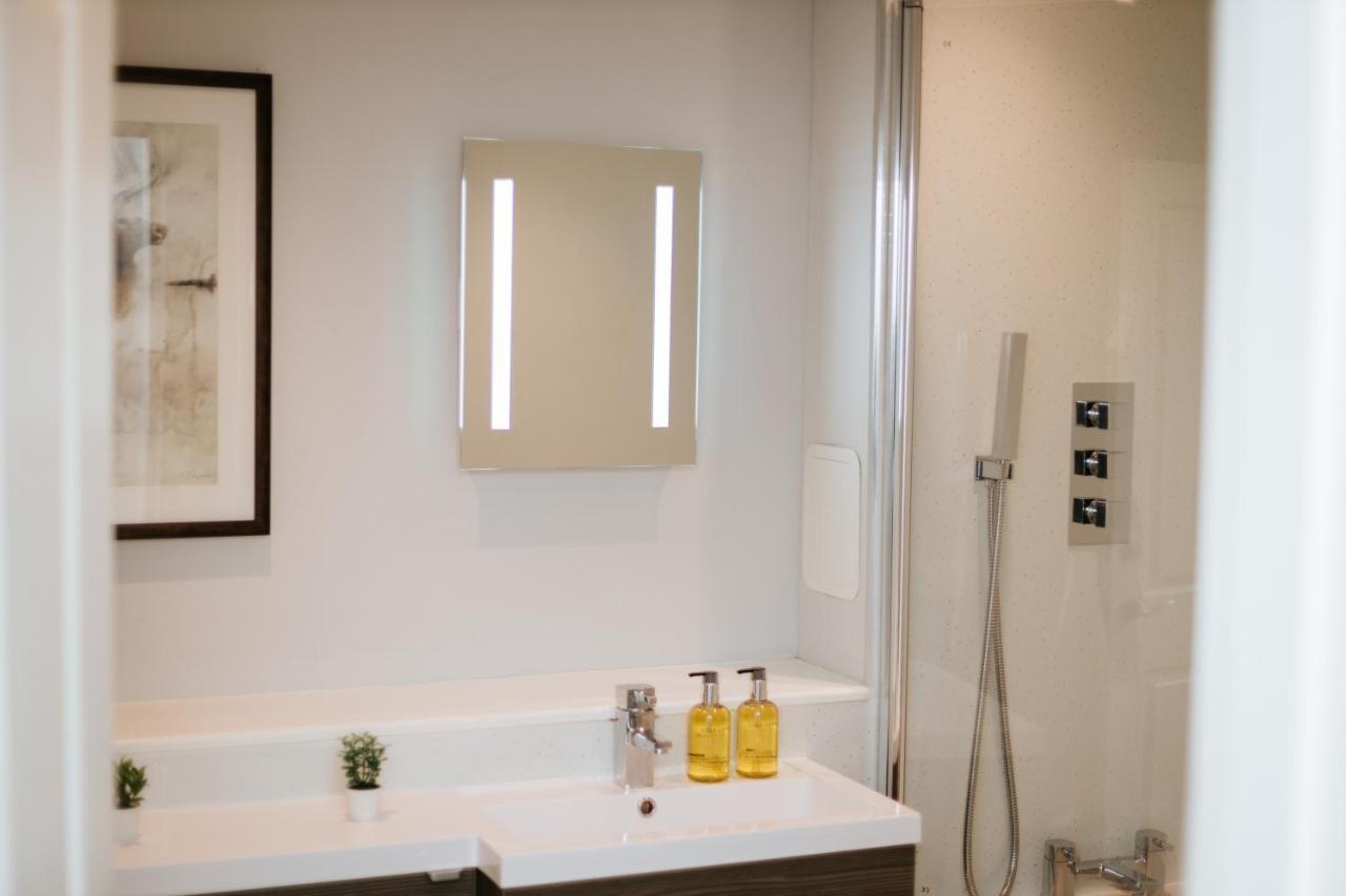 Luxury Modern 3 Bedroom Apartment In City Centre 에든버러 외부 사진
